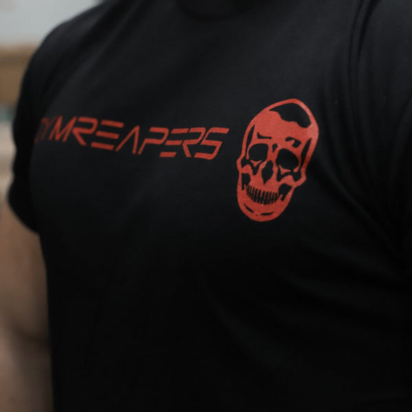 Basic Shirt in black with red logo profile